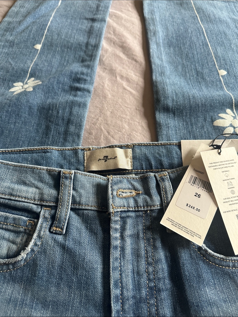 7 for all Mankind Light Blue Floral Embroidered Women's Jeans. Size 26 high rise